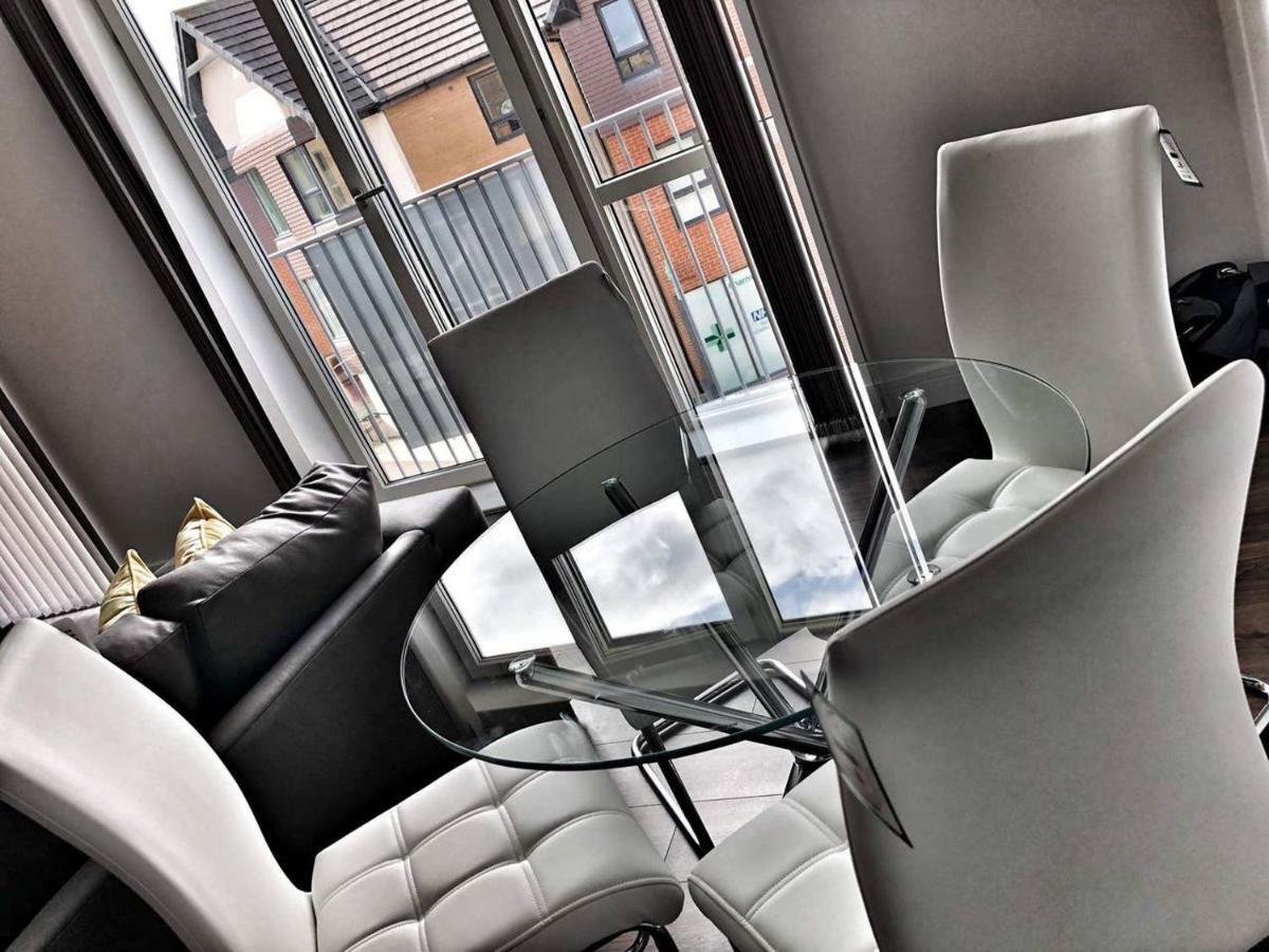 Amazing & Spacious 2 Bed 2 Bath Luxury Apartment With Balcony Free Wifi Sleeps 6 Bushey Exterior foto