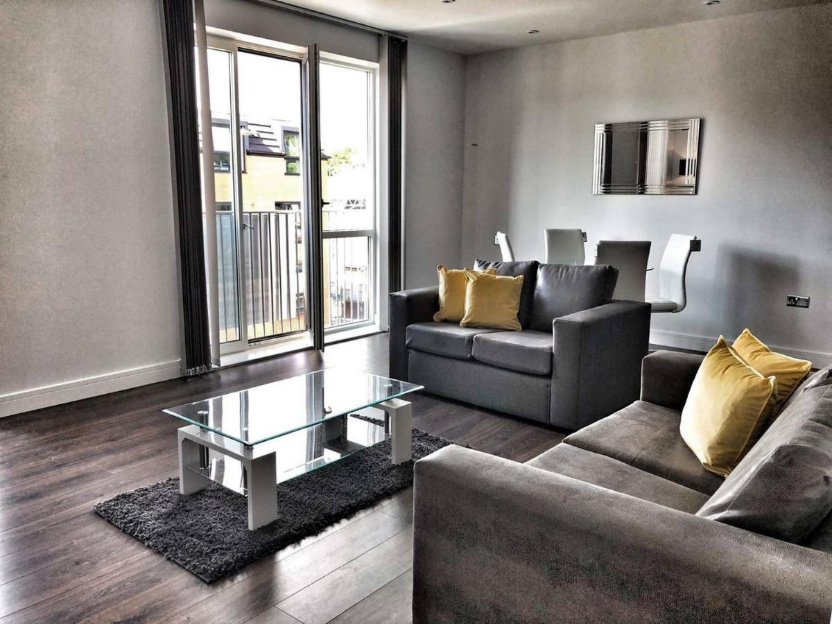 Amazing & Spacious 2 Bed 2 Bath Luxury Apartment With Balcony Free Wifi Sleeps 6 Bushey Exterior foto