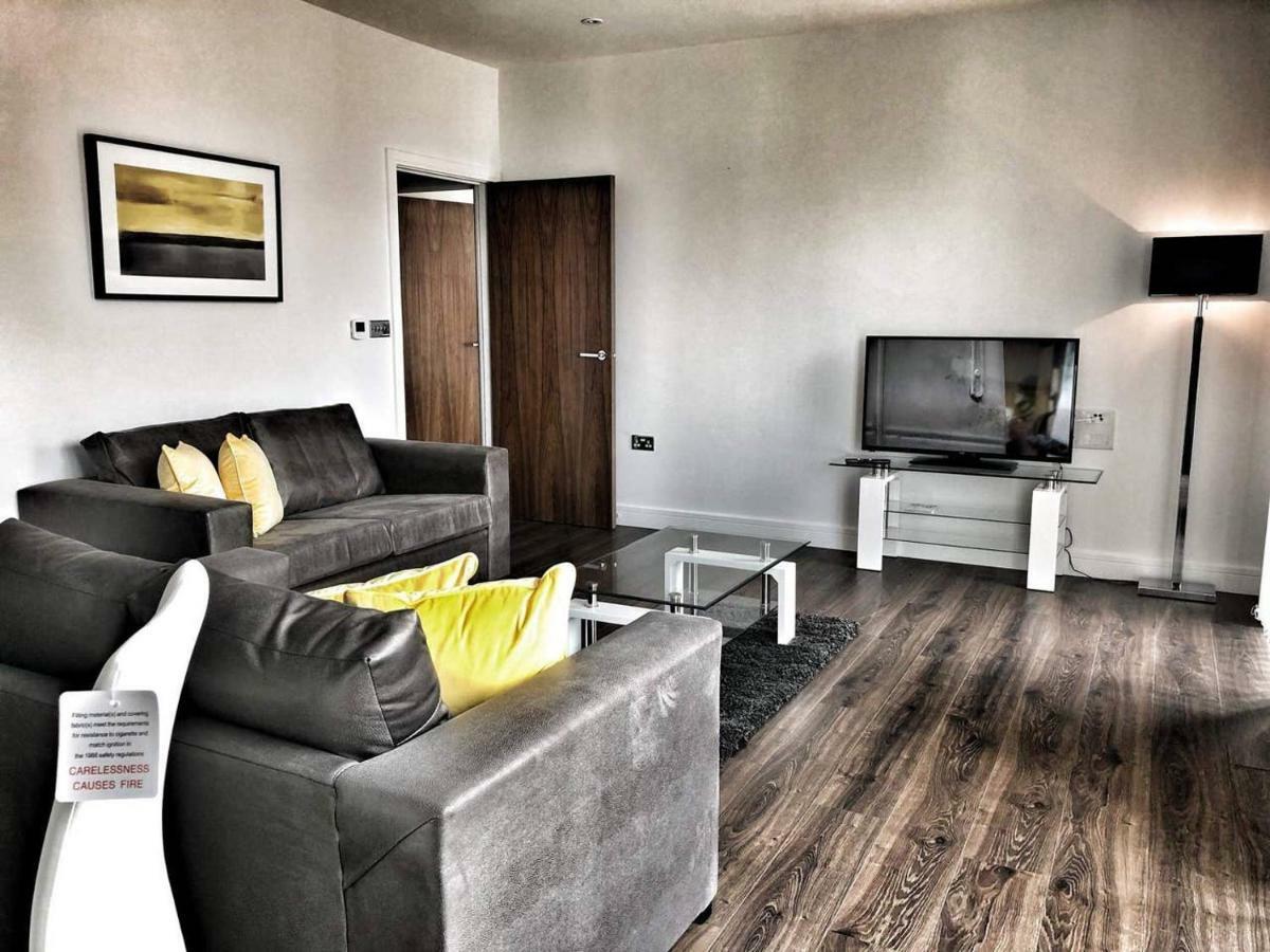 Amazing & Spacious 2 Bed 2 Bath Luxury Apartment With Balcony Free Wifi Sleeps 6 Bushey Exterior foto